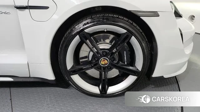 Porsche Taycan id 3671416 из Кореи 15