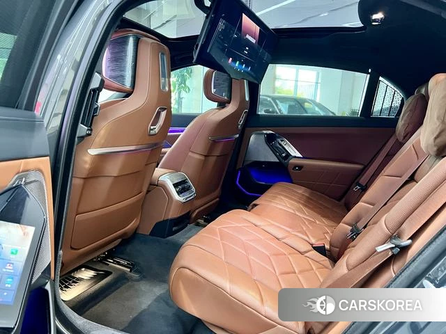 BMW 7 series 2023 Темно-серый из Китая, фото 5