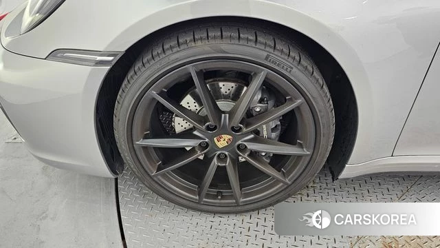 Porsche 911(992) id 4533871 из Кореи 15