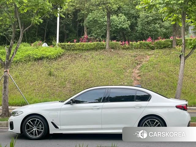 BMW 5 series PHEV 2022 Белый из Китая, фото 5