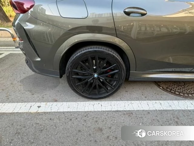 BMW X6 (G06) 2025 Золотой из Кореи, фото 5