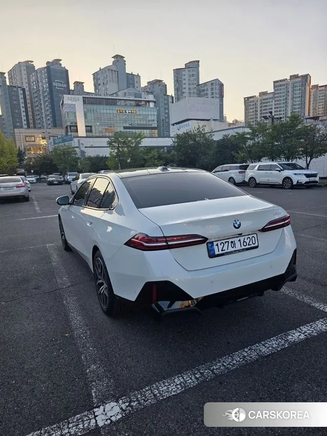 BMW 5 Series (G60) 2025 Белый из Кореи, фото 5