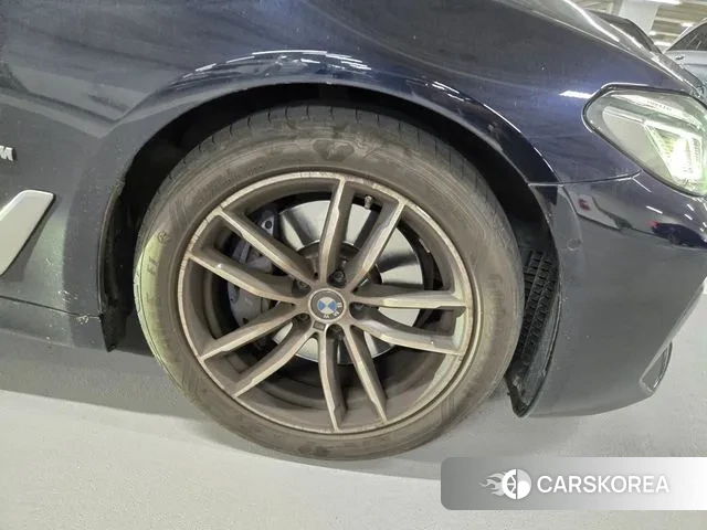 BMW 5 Series (G30) id 3012313 из Кореи 15