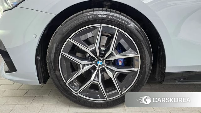 BMW 5 Series (G60) id 4381384 из Кореи 31