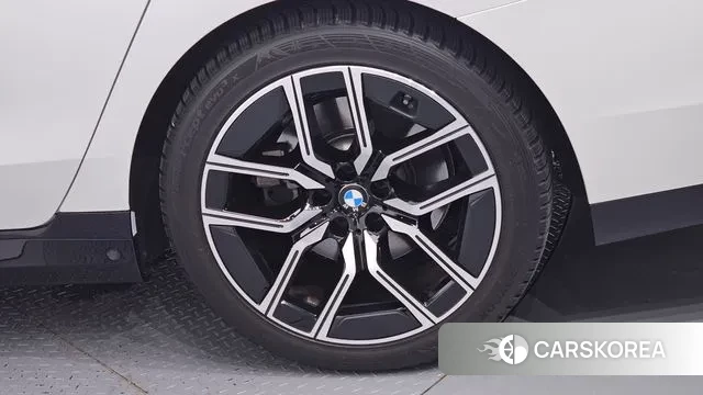 BMW 7 Series (G70) id 3087890 из Кореи 15