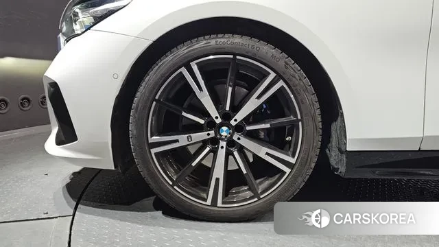 BMW 5 Series (G60) id 3725925 из Кореи 15