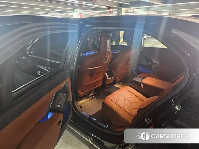 BMW 7 Series (G70) 2025 Черный из Кореи, фото 6