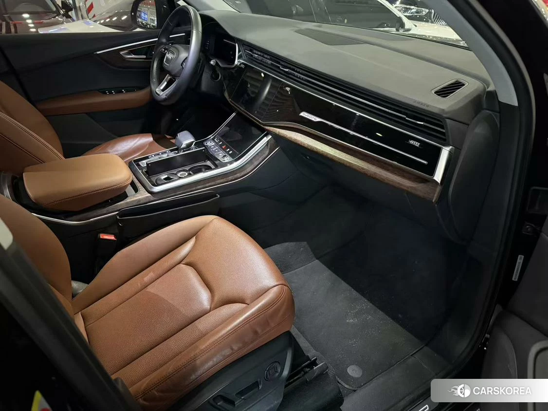 Audi Q7 2020 Черный из Китая, фото 5