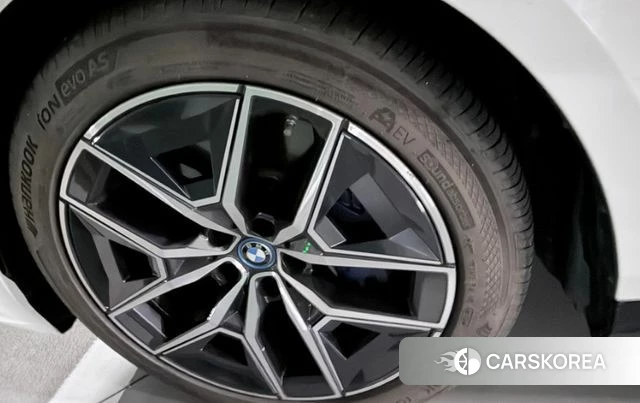 BMW i5 (G60) 2023 Белый из Кореи, фото 5