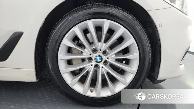 BMW 5 Series (G30) id 3351146 из Кореи 15