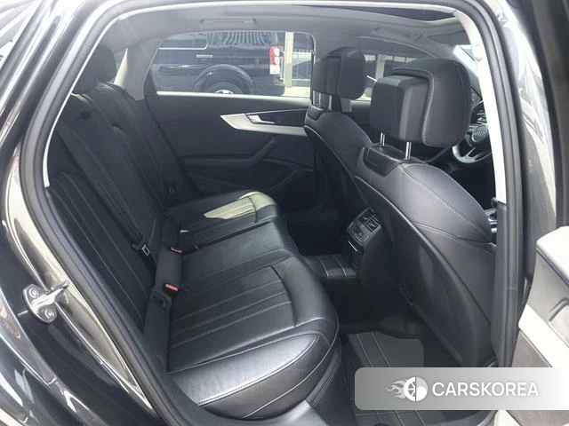 Audi A4L 2022 Темно-серый из Китая, фото 5
