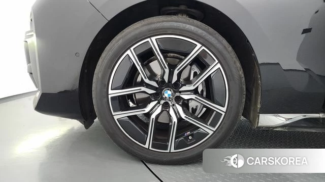 BMW 7 Series (G70) id 4669939 из Кореи 15