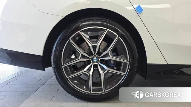 BMW 5 Series (G60) id 4645055 из Кореи 26