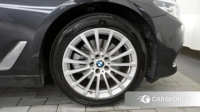 BMW 5 Series (G30) id 3038975 из Кореи 15