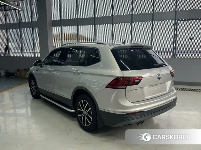 Volkswagen Tiguan L 2018 Шампань из Китая, фото 5