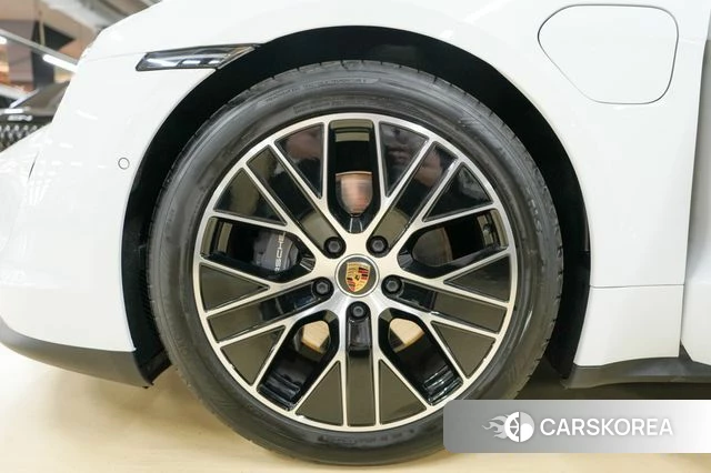 Porsche Taycan id 4529028 из Кореи 15