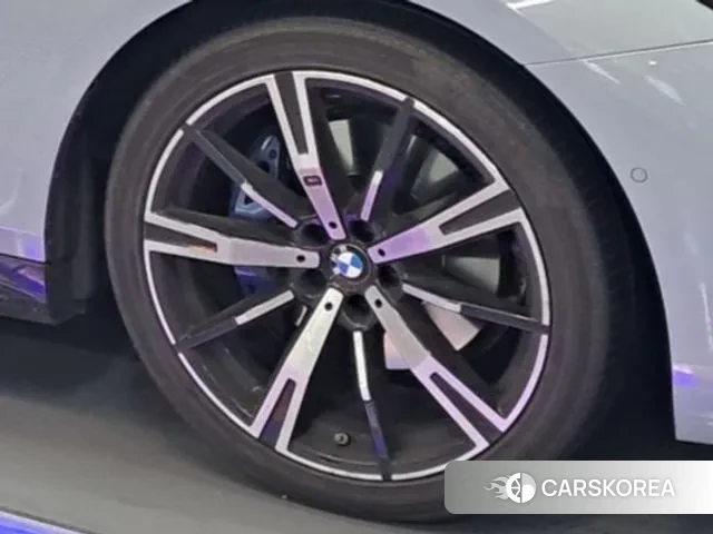 BMW 5 Series (G60) id 3732667 из Кореи 9