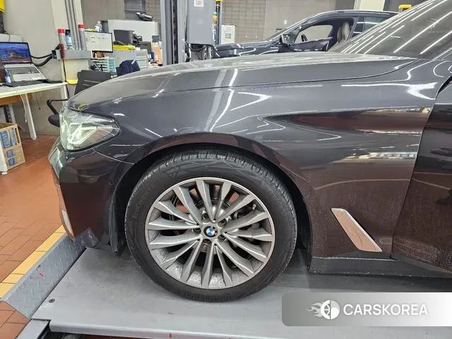 BMW 5 Series (G30) 2023 Серый из Кореи, фото 5