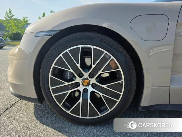 Porsche Taycan 2023 Песочный из Кореи, фото 5