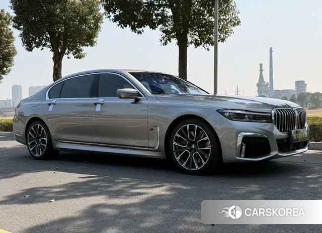 BMW 7 series 2022 Серебристо-серый из Китая, фото 5