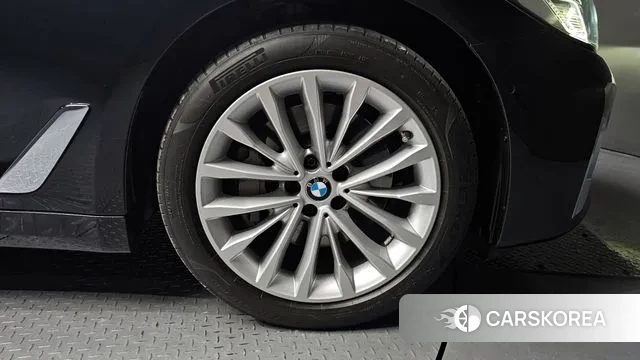 BMW 5 Series (G30) id 3038383 из Кореи 15