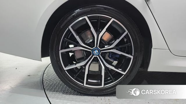 BMW 5 Series (G30) id 4687492 из Кореи 15
