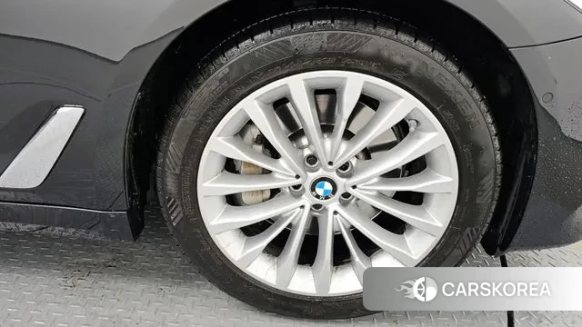 BMW 5 Series (G30) id 3417455 из Кореи 15