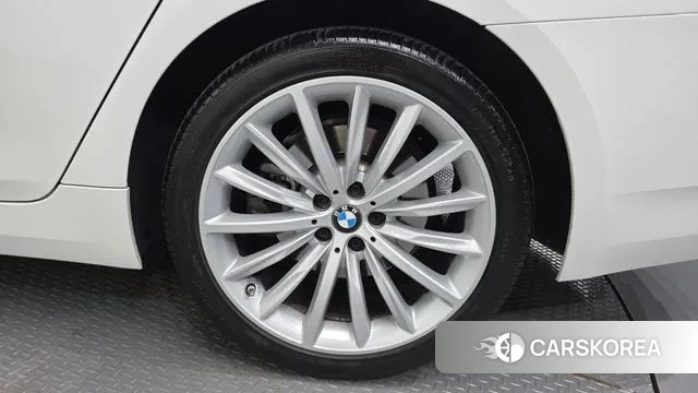 BMW 5 Series (G30) id 3058556 из Кореи 15