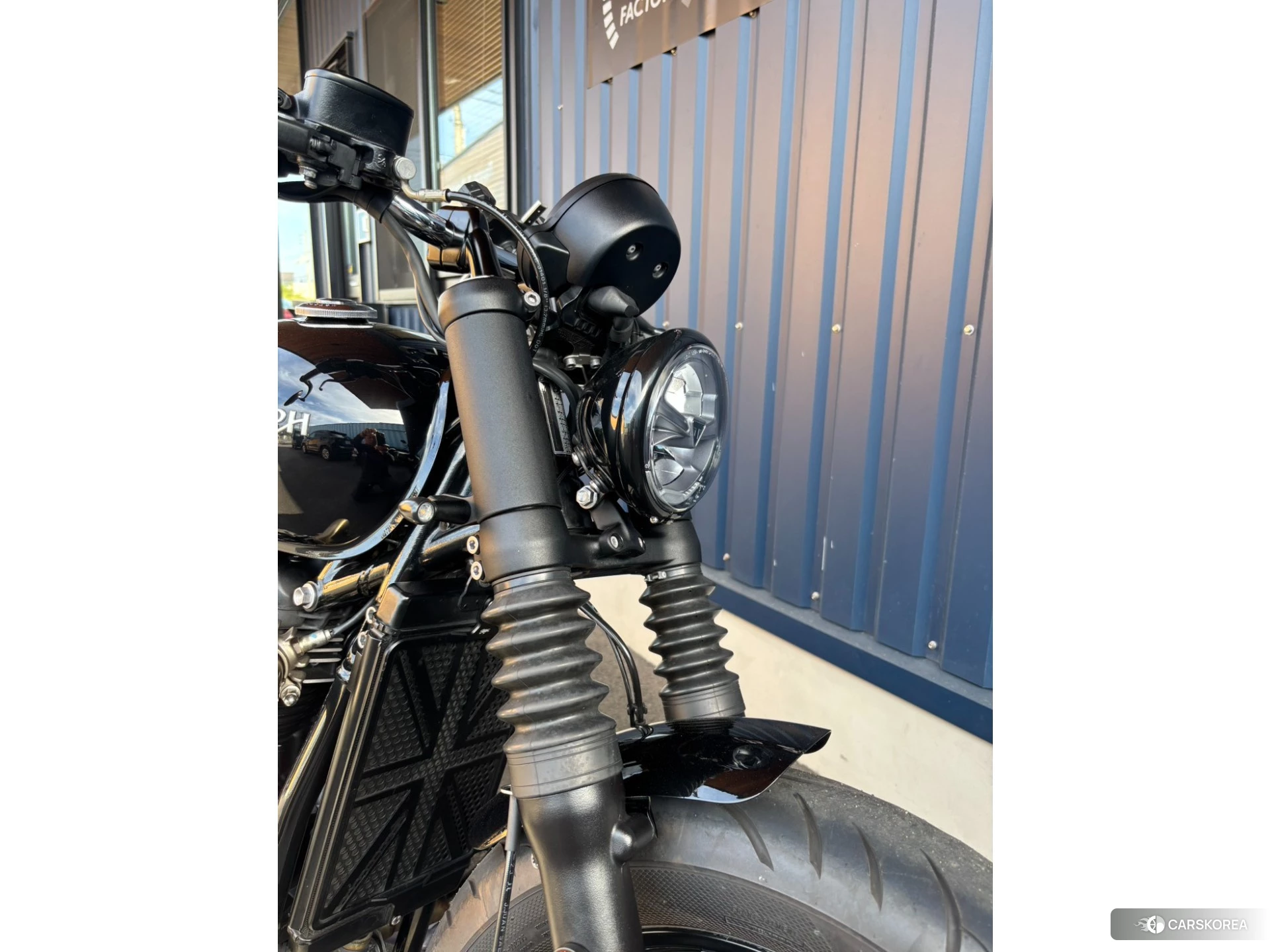 Triumph BONNEVILLE BOBBER id 4352552 из Японии 16