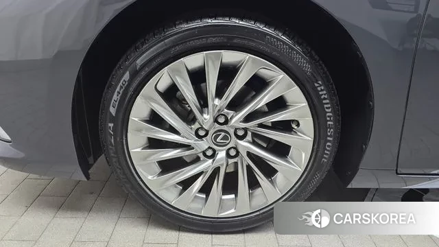 Lexus ES300h 7th generation id 3740095 из Кореи 15