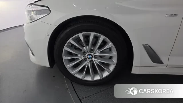 BMW 5 Series (G30) id 3703894 из Кореи 15