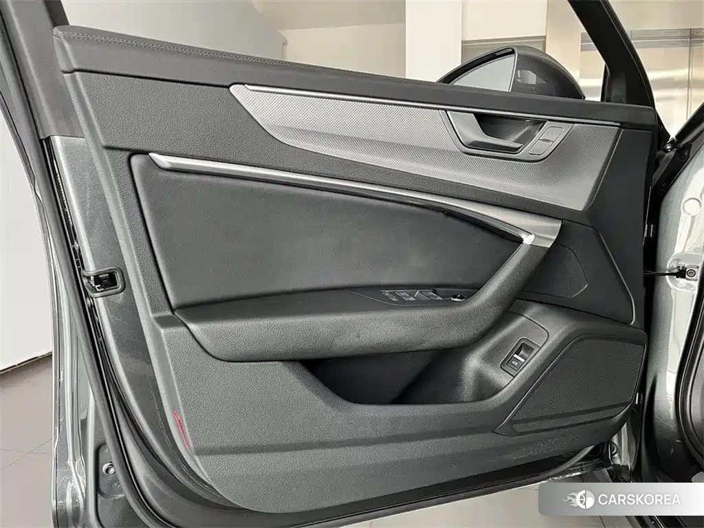 Audi A6L id 4654421 из Китая 8