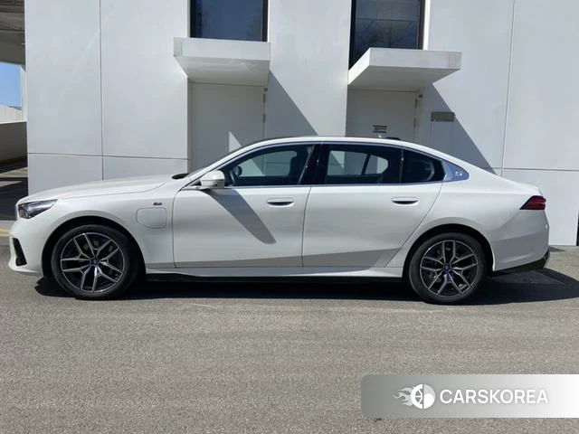 BMW i5 2025 Белый из Китая, фото 5