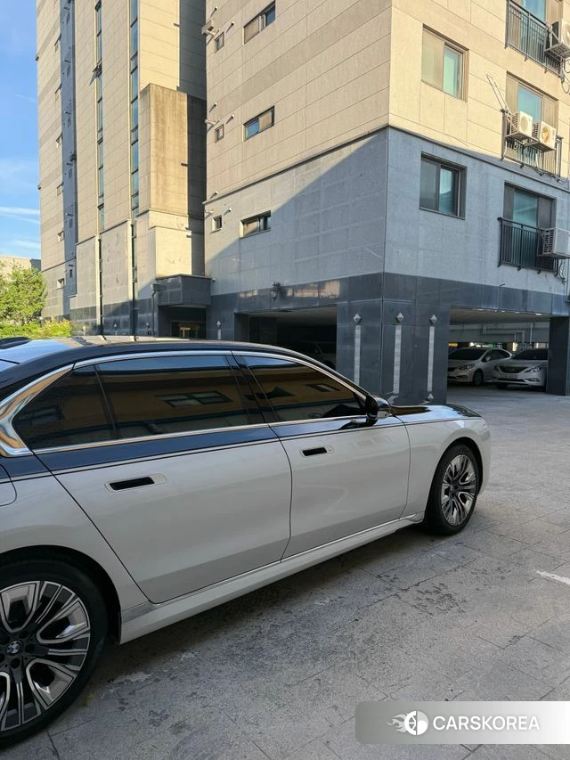 BMW 7 Series (G70) 2023 Белый из Кореи, фото 5