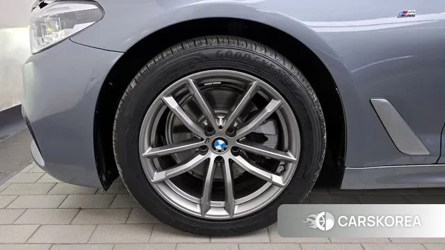 BMW 5 Series (G30) id 3789683 из Кореи 15