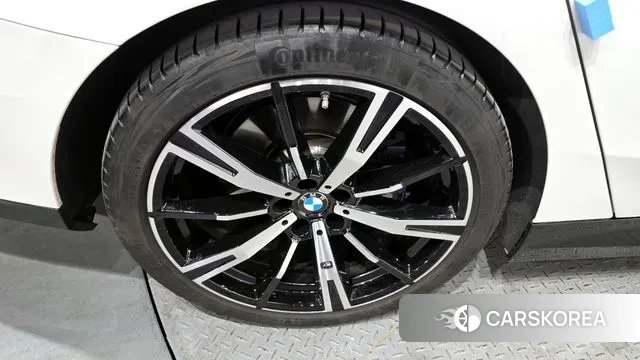 BMW 5 Series (G60) id 3614770 из Кореи 15