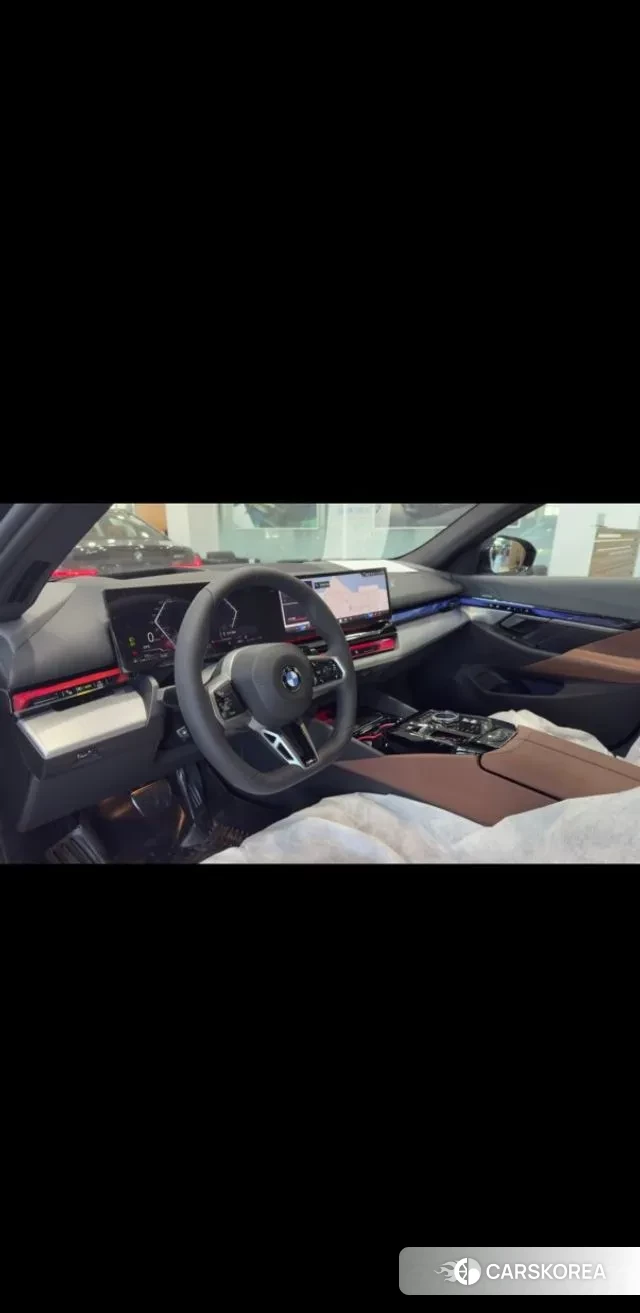 BMW 5 Series (G60) 2025 Черный из Кореи, фото 5