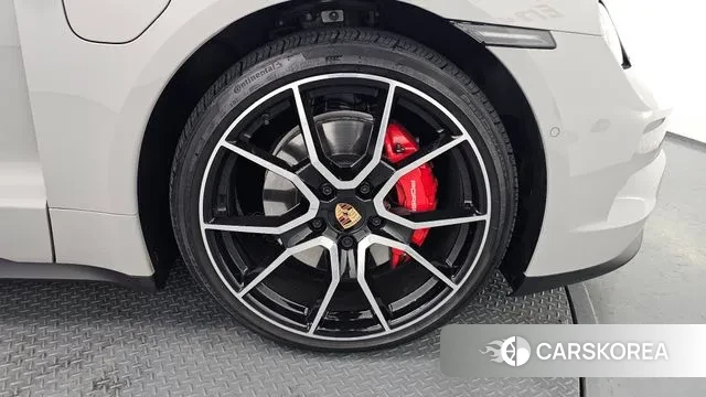 Porsche Taycan id 3674572 из Кореи 15