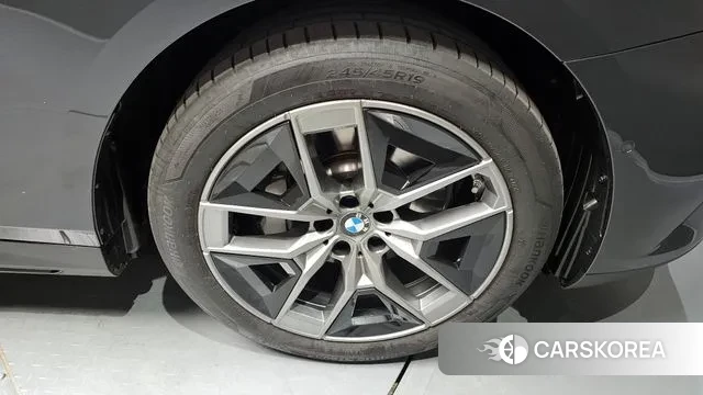 BMW 5 Series (G60) id 3377286 из Кореи 15