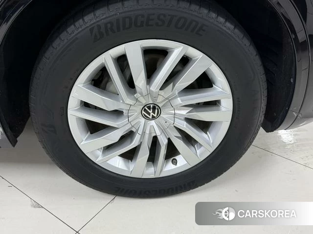 Volkswagen Touareg id 4387243 из Китая 9