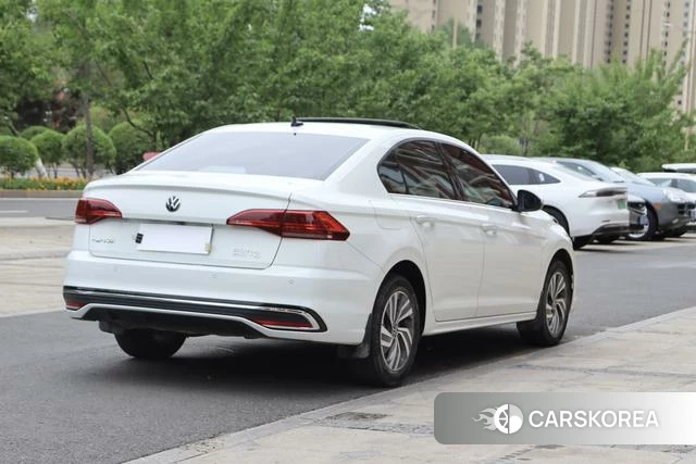 Volkswagen Bora 2023 Белый из Китая, фото 5