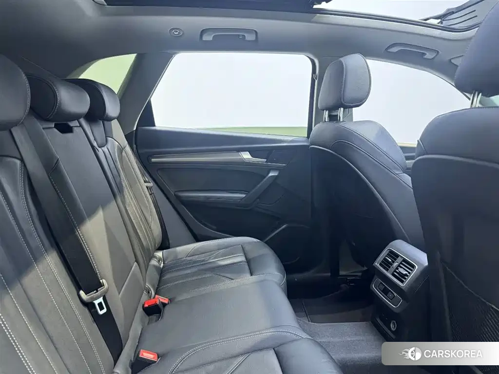 Audi Q5L id 4653903 из Китая 11