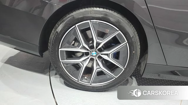 BMW 5 Series (G60) id 4421415 из Кореи 26