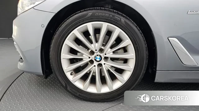 BMW 5 Series (G30) id 3313505 из Кореи 15