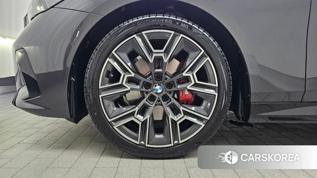 BMW 5 Series (G60) id 4527459 из Кореи 27