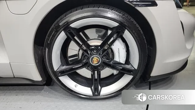 Porsche Taycan id 3165464 из Кореи 15