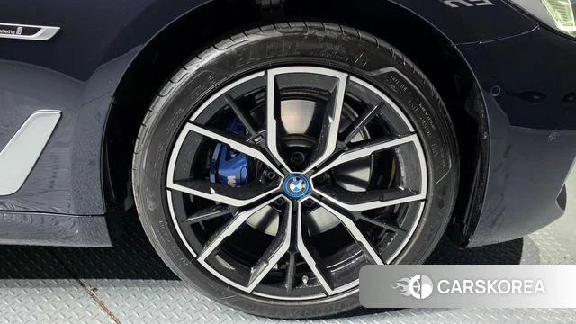 BMW 5 Series (G30) id 3859771 из Кореи 15