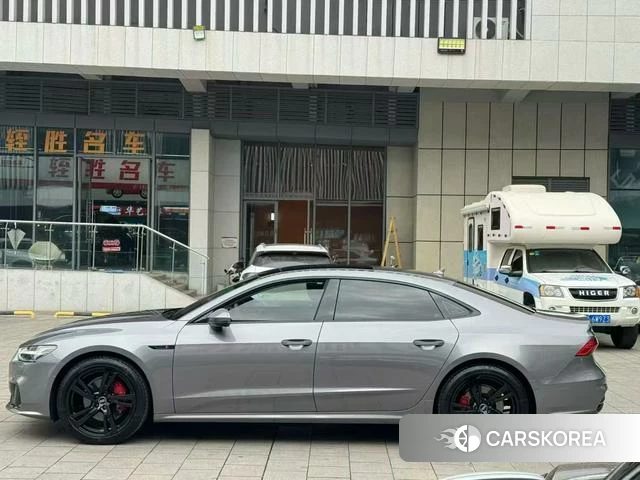 Audi A7L 2024 Серебристо-серый из Китая, фото 5