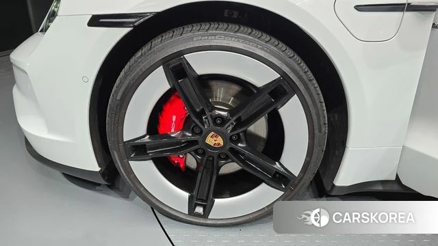 Porsche Taycan id 4853566 из Кореи 15