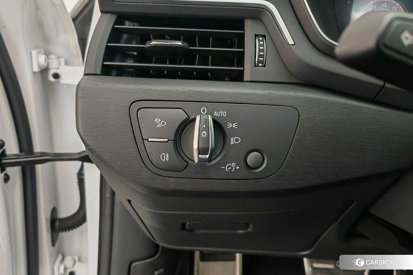 Audi A4L id 4455708 из Китая 19